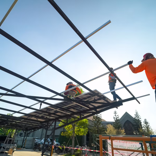 estructura-men-technician-mounting-photovoltaic-solar-modules-2026-01-07-07-11-25-utc