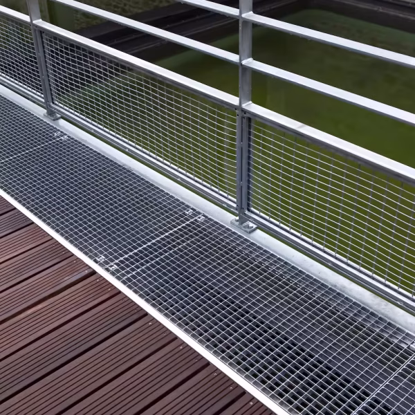 rejas-small-design-deck-in-front-of-a-stoned-house-2026-01-07-07-25-42-utc